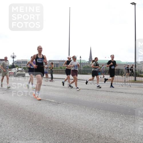 29.06.2025 - hella hamburg halbmarathon Lena Gebhardt http://msf.ph/oto/8292917 29.06.2025 10:36:29 Lombardsbrücke 127, 574, 5540, 8530, 9117, 1008, 1010, 1102, 1224, 1775, 1780, 1835, 1948, 2124, 2520, 2588, 2870, 3398, 3404, 3428, 3699, 3741, 3877, 4084, 4245, 4326, 4442, 4618, 4762, 4937, 5012, 5246, 5427, 5540, 5573, 5666, 5747, 5809, 5919, 6092, 6093, 6156, 6184, 6190, 6417, 6667, 6896, 7086, 7111, 7140, 7275, 7575, 7576, 7632, 8356, 8498, 8499, 8530, 8581, 8945, 9115, 9117, 9229, 9500, 9694, 13265, 15077, 17156, 17807, 18152, 18488 meine-sportfotos.de