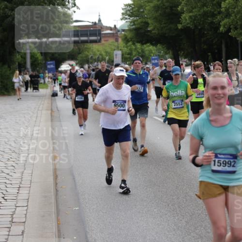 29.06.2025 - hella hamburg halbmarathon Jannik Wohlers http://msf.ph/oto/8292947 29.06.2025 10:36:26 Lombardsbrücke 1118, 1253, 1339, 1948, 1952, 1954, 2552, 2588, 3165, 3873, 3895, 4084, 4618, 4762, 4996, 5789, 6156, 6359, 7773, 8499, 8758, 8936, 8937, 9295, 9500, 9694, 9701, 10123, 10487, 10862, 11672, 11831, 11912, 12218, 12302, 12532, 12605, 12770, 12775, 13092, 13106, 13165, 13265, 13266, 13657, 13704, 13902, 13903, 14695, 15077, 15588, 15805, 15972, 15992, 16228, 16309, 16885, 16977, 17018, 17115, 17349, 17504, 18174, 18482, 18488 meine-sportfotos.de
