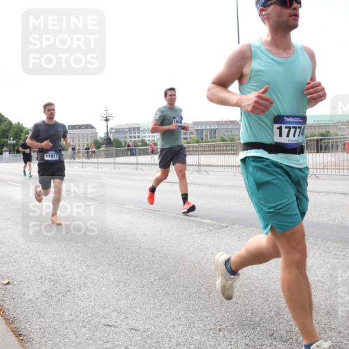 29.06.2025 - hella hamburg halbmarathon Lena Gebhardt http://msf.ph/oto/8292967 29.06.2025 10:11:54 Lombardsbrücke 1062, 1328, 1531, 1790, 1866, 1992, 3363, 4227, 5379, 5605, 7571, 8115, 8807, 8810, 9191, 9428, 9705, 10042, 10409, 10428, 11321, 11507, 11525, 11537, 11581, 11917, 12473, 13171, 13177, 13203, 13542, 13939, 13958, 14008, 14060, 14196, 14384, 15137, 15797, 15945, 16976, 17080, 17638, 17774, 17866, 18261, 18278, 18395, 18429, 18655 meine-sportfotos.de