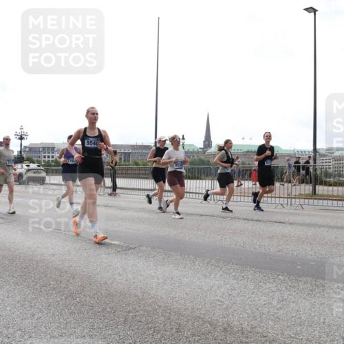 29.06.2025 - hella hamburg halbmarathon Lena Gebhardt http://msf.ph/oto/8293000 29.06.2025 10:36:29 Lombardsbrücke 224, 5747, 5540, 9111, 1008, 1010, 1102, 1224, 1775, 1780, 1835, 1948, 2124, 2520, 2588, 2870, 3398, 3404, 3428, 3699, 3741, 3877, 4084, 4245, 4326, 4442, 4618, 4762, 4937, 5012, 5246, 5427, 5540, 5573, 5666, 5747, 5809, 5919, 6092, 6093, 6156, 6184, 6190, 6417, 6667, 6896, 7086, 7111, 7140, 7275, 7575, 7576, 7632, 8356, 8498, 8499, 8530, 8581, 8945, 9115, 9117, 9229, 9500, 9694, 13265, 15077, 17156, 17807, 18152, 18488 meine-sportfotos.de