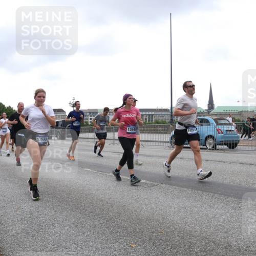 29.06.2025 - hella hamburg halbmarathon Lena Gebhardt http://msf.ph/oto/8293006 29.06.2025 10:46:44 Lombardsbrücke 1073, 1286, 1363, 1371, 1375, 1429, 1465, 1608, 1720, 1837, 1999, 2162, 2211, 2320, 2327, 2500, 2556, 2665, 2697, 2981, 3277, 3406, 3407, 3469, 3734, 3823, 4119, 4202, 4296, 4342, 4355, 4448, 4604, 5111, 5114, 5700, 5796, 5854, 5953, 6068, 6124, 6161, 6496, 6740, 7303, 7364, 7368, 7374, 7412, 7767, 7827, 7960, 8047, 8477, 8486, 8551, 8553, 8684, 8700, 9337, 9691, 10153, 10230, 12298, 12333, 12522, 13969, 14261, 15852, 16882, 16987 meine-sportfotos.de