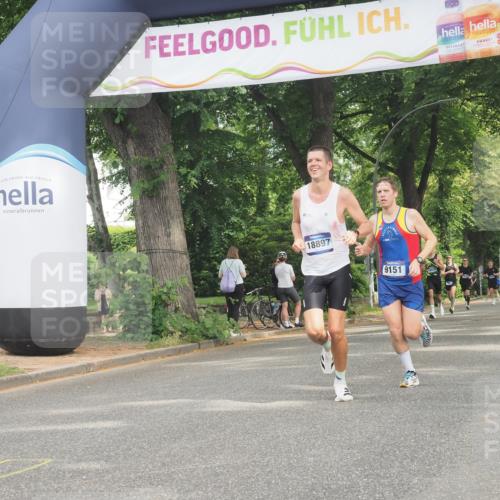 29.06.2025 - hella hamburg halbmarathon KatJ http://msf.ph/oto/8293052 29.06.2025 10:13:13 Zwischen KM18-KM19  meine-sportfotos.de