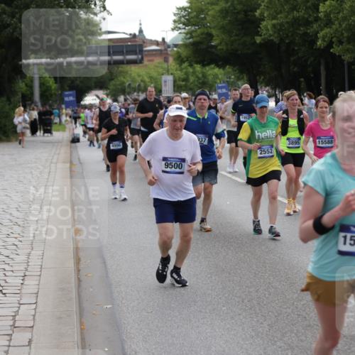 29.06.2025 - hella hamburg halbmarathon Jannik Wohlers http://msf.ph/oto/8293064 29.06.2025 10:36:26 Lombardsbrücke 1118, 1253, 1339, 1948, 1952, 1954, 2552, 2588, 3165, 3873, 3895, 4084, 4618, 4762, 4996, 5789, 6156, 6359, 7773, 8499, 8758, 8936, 8937, 9295, 9500, 9694, 9701, 10123, 10487, 10862, 11672, 11831, 11912, 12218, 12302, 12532, 12605, 12770, 12775, 13092, 13106, 13165, 13265, 13266, 13657, 13704, 13902, 13903, 14695, 15077, 15588, 15805, 15972, 15992, 16228, 16309, 16885, 16977, 17018, 17115, 17349, 17504, 18174, 18482, 18488 meine-sportfotos.de