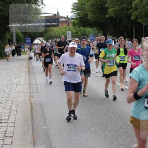 29.06.2025 - hella hamburg halbmarathon Jannik Wohlers http://msf.ph/oto/8293110 29.06.2025 10:36:26 Lombardsbrücke 1118, 1253, 1339, 1948, 1952, 1954, 2552, 2588, 3165, 3873, 3895, 4084, 4618, 4762, 4996, 5789, 6156, 6359, 7773, 8499, 8758, 8936, 8937, 9295, 9500, 9694, 9701, 10123, 10487, 10862, 11672, 11831, 11912, 12218, 12302, 12532, 12605, 12770, 12775, 13092, 13106, 13165, 13265, 13266, 13657, 13704, 13902, 13903, 14695, 15077, 15588, 15805, 15972, 15992, 16228, 16309, 16885, 16977, 17018, 17115, 17349, 17504, 18174, 18482, 18488 meine-sportfotos.de