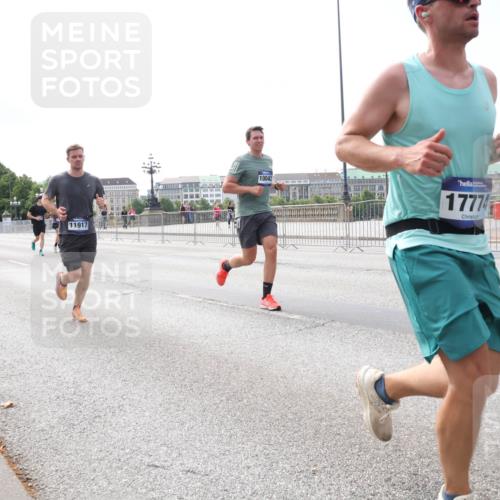 29.06.2025 - hella hamburg halbmarathon Lena Gebhardt http://msf.ph/oto/8293122 29.06.2025 10:11:54 Lombardsbrücke 1062, 1328, 1531, 1790, 1866, 1992, 3363, 4227, 5379, 5605, 7571, 8115, 8807, 8810, 9191, 9428, 9705, 10042, 10409, 10428, 11321, 11507, 11525, 11537, 11581, 11917, 12473, 13171, 13177, 13203, 13542, 13939, 13958, 14008, 14060, 14196, 14384, 15137, 15797, 15945, 16976, 17080, 17638, 17774, 17866, 18261, 18278, 18395, 18429, 18655 meine-sportfotos.de