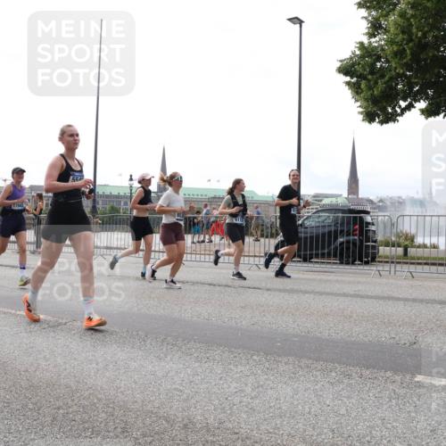 29.06.2025 - hella hamburg halbmarathon Lena Gebhardt http://msf.ph/oto/8293128 29.06.2025 10:36:30 Lombardsbrücke 5747, 17943, 554, 9115, 1008, 1010, 1102, 1224, 1775, 1780, 1835, 1948, 2124, 2588, 2870, 3398, 3404, 3428, 3699, 3741, 3877, 4084, 4245, 4326, 4442, 4618, 4762, 4937, 5012, 5246, 5427, 5540, 5573, 5666, 5747, 5809, 5919, 6092, 6093, 6156, 6184, 6190, 6417, 6667, 6896, 7086, 7111, 7140, 7275, 7575, 7576, 7632, 8356, 8498, 8499, 8530, 8581, 8945, 9115, 9117, 9229, 9500, 9694, 13265, 15077, 17156, 17807, 18152, 18488 meine-sportfotos.de