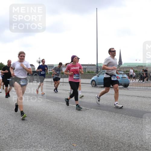 29.06.2025 - hella hamburg halbmarathon Lena Gebhardt http://msf.ph/oto/8293174 29.06.2025 10:46:44 Lombardsbrücke 1073, 1286, 1363, 1371, 1375, 1429, 1465, 1608, 1720, 1837, 1999, 2162, 2211, 2320, 2327, 2500, 2556, 2665, 2697, 2981, 3277, 3406, 3407, 3469, 3734, 3823, 4119, 4202, 4296, 4342, 4355, 4448, 4604, 5111, 5114, 5700, 5796, 5854, 5953, 6068, 6124, 6161, 6496, 6740, 7303, 7364, 7368, 7374, 7412, 7767, 7827, 7960, 8047, 8477, 8486, 8551, 8553, 8684, 8700, 9337, 9691, 10153, 10230, 12298, 12333, 12522, 13969, 14261, 15852, 16882, 16987 meine-sportfotos.de