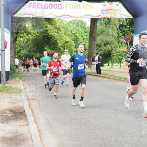 29.06.2025 - hella hamburg halbmarathon MichiJ http://msf.ph/oto/8293187 29.06.2025 10:33:49 Zwischen KM18-KM19 2270, 5706, 6711, 7385, 7450, 8374, 9720, 10796, 12528, 13782, 13919, 14200, 14228, 14764, 16286, 16834, 17281, 18081 meine-sportfotos.de
