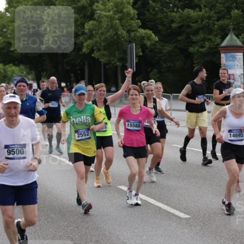 29.06.2025 - hella hamburg halbmarathon Jannik Wohlers http://msf.ph/oto/8293205 29.06.2025 10:36:27 Lombardsbrücke 1118, 1253, 1339, 1948, 1952, 1954, 2552, 2588, 3165, 3873, 3895, 4084, 4618, 4762, 4996, 5789, 6156, 6359, 7773, 8499, 8758, 8936, 8937, 9295, 9500, 9694, 9701, 10123, 10487, 10862, 11672, 11831, 11912, 12184, 12218, 12302, 12532, 12605, 12770, 12775, 13092, 13106, 13165, 13265, 13266, 13657, 13704, 13902, 13903, 14695, 15077, 15588, 15805, 15907, 15972, 15992, 16228, 16304, 16309, 16885, 16977, 17018, 17115, 17349, 17504, 18174, 18482 meine-sportfotos.de
