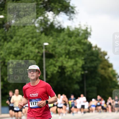 29.06.2025 - hella hamburg halbmarathon Dr. Thomas Lammeyer http://msf.ph/oto/8293209 29.06.2025 10:37:27 Kennedybrücke 1078, 1199, 1324, 1373, 1879, 1995, 2085, 2342, 2838, 3341, 3422, 3560, 3812, 3871, 4030, 4164, 4446, 5180, 5917, 6773, 6999, 7308, 7309, 7705, 8175, 8595, 8891, 8993, 9289, 9591, 9750, 9768, 9780 meine-sportfotos.de