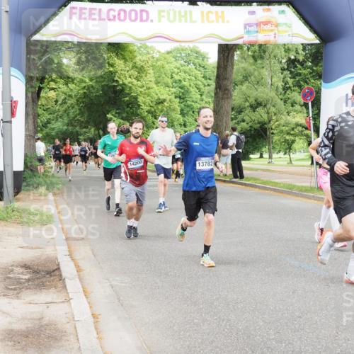29.06.2025 - hella hamburg halbmarathon MichiJ http://msf.ph/oto/8293236 29.06.2025 10:33:49 Zwischen KM18-KM19 2270, 5706, 6711, 7385, 7450, 8374, 9720, 10796, 12528, 13782, 13919, 14200, 14228, 14764, 16286, 16834, 17281, 18081 meine-sportfotos.de