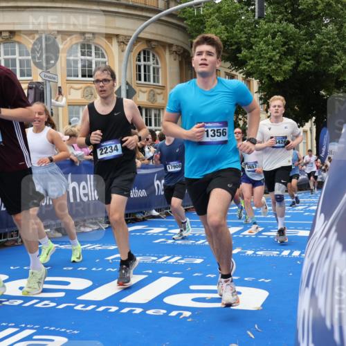 29.06.2025 - hella hamburg halbmarathon Strokosch-Dieckow http://msf.ph/oto/8293237 29.06.2025 10:50:45 Ziel 1466, 2234, 2788, 3947, 4839, 5018, 5115, 6712, 7052, 7134, 7583, 7952, 8205, 8657, 10750, 11356, 13701, 15395, 15426, 15720, 16291, 17129, 17908, 18182, 18229, 18370, 18413, 18820 meine-sportfotos.de