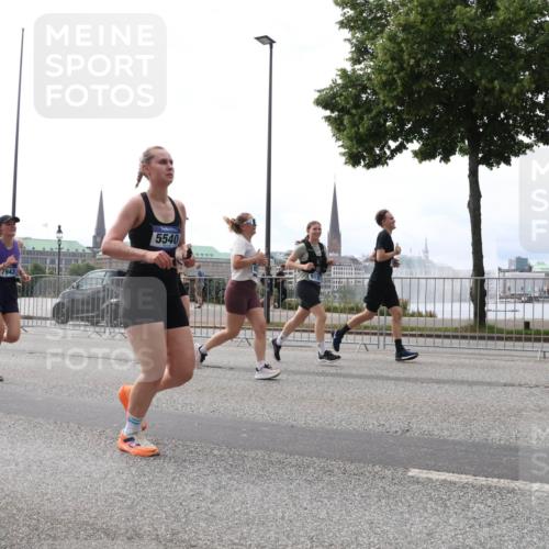29.06.2025 - hella hamburg halbmarathon Lena Gebhardt http://msf.ph/oto/8293245 29.06.2025 10:36:30 Lombardsbrücke 7943, 5540, 1008, 1010, 1102, 1224, 1775, 1780, 1835, 1948, 2124, 2588, 2870, 3398, 3404, 3428, 3699, 3741, 3877, 4084, 4245, 4326, 4442, 4618, 4762, 4937, 5012, 5246, 5427, 5540, 5573, 5666, 5747, 5809, 5919, 6092, 6093, 6156, 6184, 6190, 6417, 6667, 6896, 7086, 7111, 7140, 7275, 7575, 7576, 7632, 8356, 8498, 8499, 8530, 8581, 8945, 9115, 9117, 9229, 9500, 9694, 13265, 15077, 17156, 17807, 18152, 18488 meine-sportfotos.de