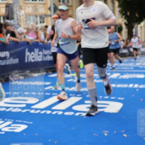29.06.2025 - hella hamburg halbmarathon Strokosch-Dieckow http://msf.ph/oto/8293266 29.06.2025 10:50:46 Ziel 1466, 2234, 2788, 3654, 3947, 4839, 5018, 5115, 6712, 7052, 7134, 7952, 8205, 8657, 10750, 11356, 13701, 15395, 15426, 15643, 15720, 17129, 17908, 18182, 18229, 18370, 18820 meine-sportfotos.de