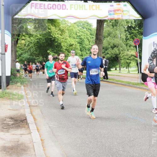 29.06.2025 - hella hamburg halbmarathon MichiJ http://msf.ph/oto/8293295 29.06.2025 10:33:49 Zwischen KM18-KM19 2270, 5706, 6711, 7385, 7450, 8374, 9720, 10796, 12528, 13782, 13919, 14200, 14228, 14764, 16286, 16834, 17281, 18081 meine-sportfotos.de