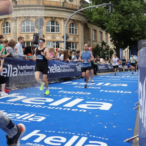 29.06.2025 - hella hamburg halbmarathon Strokosch-Dieckow http://msf.ph/oto/8293302 29.06.2025 10:50:47 Ziel 1466, 2234, 2788, 3654, 3947, 4839, 5018, 5115, 6712, 7052, 7134, 7952, 8205, 8657, 10750, 11356, 11551, 13701, 15395, 15426, 15643, 15720, 17129, 17908, 18182, 18229, 18370, 18820 meine-sportfotos.de