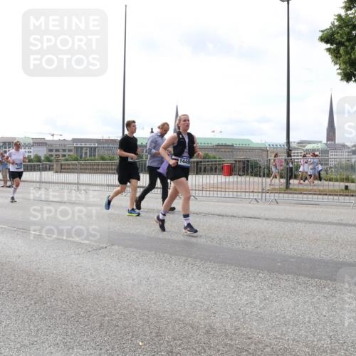 29.06.2025 - hella hamburg halbmarathon Lena Gebhardt http://msf.ph/oto/8293311 29.06.2025 10:21:23 Lombardsbrücke 1449, 1028, 1072, 1266, 1401, 1658, 2271, 2383, 2635, 2815, 2956, 2986, 3122, 3161, 3453, 3770, 3813, 3817, 3825, 3826, 4082, 4350, 4697, 4786, 5041, 5061, 5122, 5373, 5395, 5412, 5493, 5759, 5767, 5957, 6086, 6103, 6275, 6308, 6844, 7228, 7375, 7522, 7553, 7608, 7612, 7781, 8095, 8286, 8724, 8726, 8844, 8896, 9005, 9011, 9100, 9108, 9236, 9369, 9483, 9499, 9501, 9532, 9624, 10374, 10585, 10602, 10874, 11698, 12175, 12694, 13057, 13508 meine-sportfotos.de