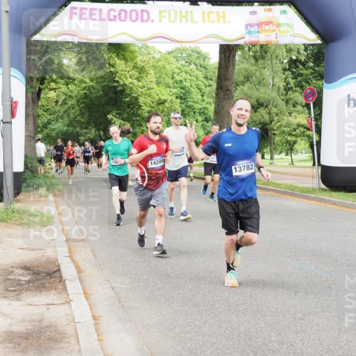29.06.2025 - hella hamburg halbmarathon MichiJ http://msf.ph/oto/8293314 29.06.2025 10:33:50 Zwischen KM18-KM19 2270, 5706, 6711, 7385, 7450, 8374, 9720, 10796, 12528, 13782, 13919, 14200, 16286, 16834, 17281, 18081 meine-sportfotos.de