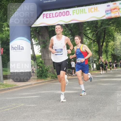 29.06.2025 - hella hamburg halbmarathon KatJ http://msf.ph/oto/8293322 29.06.2025 10:13:13 Zwischen KM18-KM19  meine-sportfotos.de