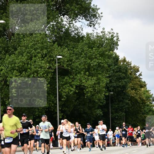 29.06.2025 - hella hamburg halbmarathon Dr. Thomas Lammeyer http://msf.ph/oto/8293325 29.06.2025 10:37:28 Kennedybrücke 1078, 1199, 1324, 1373, 1879, 1995, 2085, 2342, 2838, 3341, 3422, 3560, 3812, 3871, 4030, 4164, 4446, 5180, 5917, 6773, 6999, 7308, 7309, 7705, 8175, 8595, 8891, 8993, 9289, 9591, 9750, 9768, 9780 meine-sportfotos.de