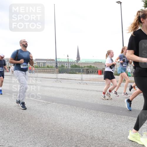 29.06.2025 - hella hamburg halbmarathon Lena Gebhardt http://msf.ph/oto/8293328 29.06.2025 10:55:57 Lombardsbrücke 12902, 4896, 18907, 11963, 1670, 1616, 1738, 1873, 1909, 2095, 2793, 3101, 3244, 3257, 3268, 4265, 4354, 4470, 4473, 4836, 4896, 5220, 5222, 5306, 5487, 5575, 5580, 5994, 6055, 6056, 6113, 6257, 6494, 6594, 6968, 7025, 7028, 7516, 7548, 7616, 7969, 8005, 8110, 8305, 8527, 8532, 8533, 8626, 8648, 9435, 9548, 9606, 9614, 9618, 9838, 9857, 9858, 9861, 9865, 9956, 10094, 10436, 10438, 10449, 10559, 10593, 10640, 10740, 10784, 10987, 11903, 11962, 11963, 12695, 12902 meine-sportfotos.de