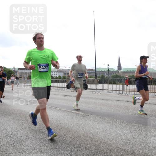 29.06.2025 - hella hamburg halbmarathon Lena Gebhardt http://msf.ph/oto/8293356 29.06.2025 10:36:31 Lombardsbrücke 11637, 11541, 17272, 5427, 5747, 1008, 1010, 1102, 1224, 1775, 1780, 1835, 1948, 2124, 2588, 2870, 3398, 3404, 3428, 3699, 3741, 3877, 4084, 4245, 4326, 4442, 4618, 4762, 4937, 5012, 5246, 5427, 5540, 5573, 5666, 5747, 5809, 5919, 6092, 6093, 6156, 6184, 6190, 6417, 6667, 6896, 7086, 7111, 7140, 7275, 7575, 7576, 7632, 8356, 8498, 8499, 8530, 8581, 8945, 9115, 9117, 9229, 9500, 9694, 13265, 15077, 17156, 17807, 18152, 18488 meine-sportfotos.de
