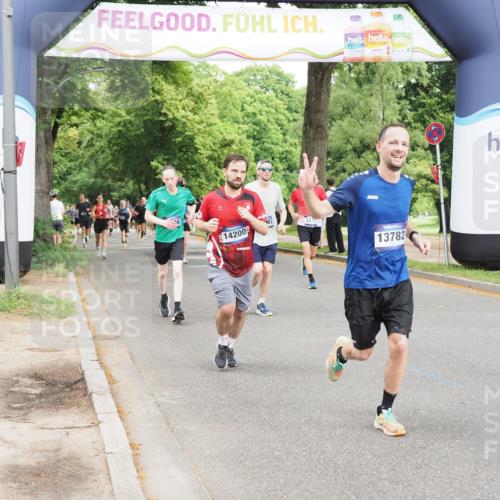 29.06.2025 - hella hamburg halbmarathon MichiJ http://msf.ph/oto/8293390 29.06.2025 10:33:50 Zwischen KM18-KM19 2270, 5706, 6711, 7385, 7450, 8374, 9720, 10796, 12528, 13782, 13919, 14200, 16286, 16834, 17281, 18081 meine-sportfotos.de