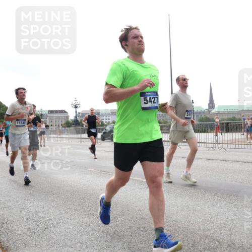 29.06.2025 - hella hamburg halbmarathon Lena Gebhardt http://msf.ph/oto/8293442 29.06.2025 10:36:31 Lombardsbrücke 11541, 11632, 7272, 1224, 5427, 574, 1008, 1010, 1102, 1224, 1775, 1780, 1835, 1948, 2124, 2588, 2870, 3398, 3404, 3428, 3699, 3741, 3877, 4084, 4245, 4326, 4442, 4618, 4762, 4937, 5012, 5246, 5427, 5540, 5573, 5666, 5747, 5809, 5919, 6092, 6093, 6156, 6184, 6190, 6417, 6667, 6896, 7086, 7111, 7140, 7275, 7575, 7576, 7632, 8356, 8498, 8499, 8530, 8581, 8945, 9115, 9117, 9229, 9500, 9694, 13265, 15077, 17156, 17807, 18152, 18488 meine-sportfotos.de