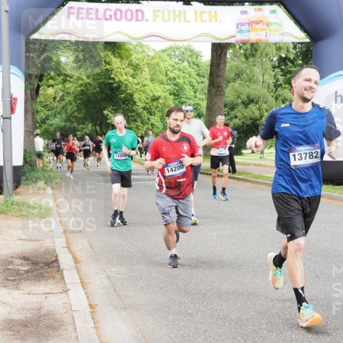29.06.2025 - hella hamburg halbmarathon MichiJ http://msf.ph/oto/8293466 29.06.2025 10:33:50 Zwischen KM18-KM19 2270, 5706, 6711, 7385, 7450, 8374, 9720, 10796, 12528, 13782, 13919, 14200, 16286, 16834, 17281, 18081 meine-sportfotos.de