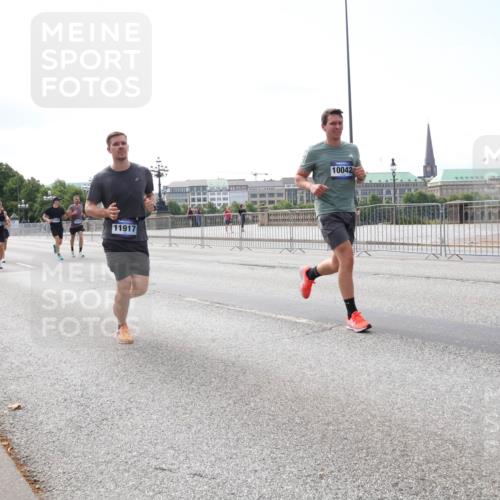 29.06.2025 - hella hamburg halbmarathon Lena Gebhardt http://msf.ph/oto/8293474 29.06.2025 10:11:54 Lombardsbrücke 1062, 1328, 1531, 1790, 1866, 1992, 3363, 4227, 5379, 5605, 7571, 8115, 8807, 8810, 9191, 9428, 9705, 10042, 10409, 10428, 11321, 11507, 11525, 11537, 11581, 11917, 12473, 13171, 13177, 13203, 13542, 13939, 13958, 14008, 14060, 14196, 14384, 15137, 15797, 15945, 16976, 17080, 17638, 17774, 17866, 18261, 18278, 18395, 18429, 18655 meine-sportfotos.de