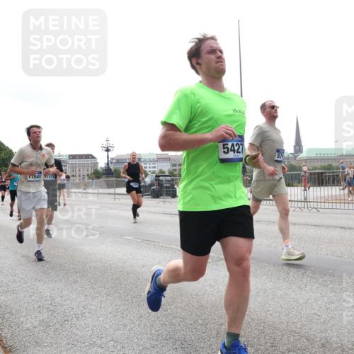 29.06.2025 - hella hamburg halbmarathon Lena Gebhardt http://msf.ph/oto/8293485 29.06.2025 10:36:31 Lombardsbrücke 541, 7272, 11637, 1224, 5427, 574, 1008, 1010, 1102, 1224, 1775, 1780, 1835, 1948, 2124, 2588, 2870, 3398, 3404, 3428, 3699, 3741, 3877, 4084, 4245, 4326, 4442, 4618, 4762, 4937, 5012, 5246, 5427, 5540, 5573, 5666, 5747, 5809, 5919, 6092, 6093, 6156, 6184, 6190, 6417, 6667, 6896, 7086, 7111, 7140, 7275, 7575, 7576, 7632, 8356, 8498, 8499, 8530, 8581, 8945, 9115, 9117, 9229, 9500, 9694, 13265, 15077, 17156, 17807, 18152, 18488 meine-sportfotos.de