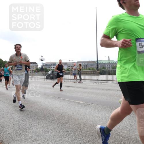 29.06.2025 - hella hamburg halbmarathon Lena Gebhardt http://msf.ph/oto/8293519 29.06.2025 10:36:32 Lombardsbrücke 11637, 667, 7632, 11541, 272, 5427, 1008, 1010, 1102, 1224, 1775, 1780, 1835, 1948, 2124, 2588, 2870, 3398, 3404, 3428, 3699, 3741, 3877, 4084, 4245, 4326, 4442, 4618, 4762, 4937, 4996, 5012, 5246, 5427, 5540, 5573, 5666, 5747, 5789, 5809, 5919, 6092, 6093, 6156, 6190, 6417, 6667, 6896, 7086, 7111, 7140, 7275, 7575, 7576, 7632, 8356, 8498, 8499, 8530, 8581, 8945, 9115, 9117, 9229, 9295, 9500, 9694, 13265, 15077, 17156, 17807, 18152, 18488 meine-sportfotos.de