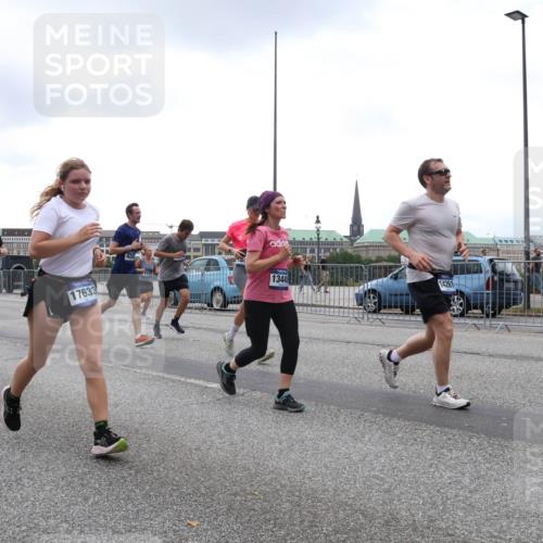 29.06.2025 - hella hamburg halbmarathon Lena Gebhardt http://msf.ph/oto/8293525 29.06.2025 10:46:44 Lombardsbrücke 1073, 1286, 1363, 1371, 1375, 1429, 1465, 1608, 1720, 1837, 1999, 2162, 2211, 2320, 2327, 2500, 2556, 2665, 2697, 2981, 3277, 3406, 3407, 3469, 3734, 3823, 4119, 4202, 4296, 4342, 4355, 4448, 4604, 5111, 5114, 5700, 5796, 5854, 5953, 6068, 6124, 6161, 6496, 6740, 7303, 7364, 7368, 7374, 7412, 7767, 7827, 7960, 8047, 8477, 8486, 8551, 8553, 8684, 8700, 9337, 9691, 10153, 10230, 12298, 12333, 12522, 13969, 14261, 15852, 16882, 16987 meine-sportfotos.de