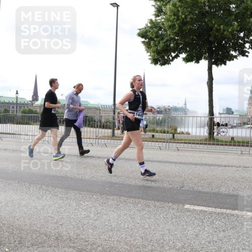 29.06.2025 - hella hamburg halbmarathon Lena Gebhardt http://msf.ph/oto/8293551 29.06.2025 10:21:24 Lombardsbrücke 1449, 1028, 1072, 1266, 1401, 1658, 2271, 2383, 2635, 2815, 2956, 2986, 3122, 3161, 3453, 3770, 3813, 3817, 3825, 3826, 4082, 4697, 4786, 5041, 5061, 5122, 5373, 5395, 5412, 5493, 5759, 5767, 5957, 6086, 6103, 6275, 6308, 6844, 7228, 7375, 7522, 7553, 7608, 7612, 7781, 8095, 8286, 8724, 8726, 8844, 8896, 9100, 9108, 9369, 9483, 9499, 9501, 9532, 9624, 10374, 10585, 10602, 10874, 11698, 12175, 12694, 13057, 13508 meine-sportfotos.de