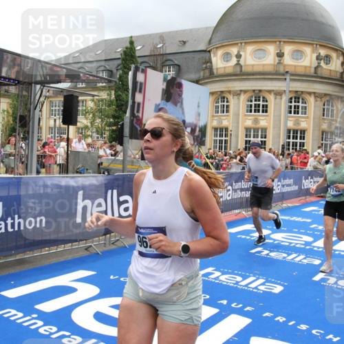 29.06.2025 - hella hamburg halbmarathon Michael Strokosch http://msf.ph/oto/8293554 29.06.2025 10:56:30 Ziel 1583, 3048, 4029, 5672, 6399, 7742, 8863, 9622, 10665, 11231, 15407, 15818, 16257, 16261, 17268, 17734, 18746, 18835 meine-sportfotos.de