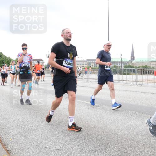 29.06.2025 - hella hamburg halbmarathon Lena Gebhardt http://msf.ph/oto/8293567 29.06.2025 10:55:58 Lombardsbrücke 12902, 4896, 5575, 1890, 1616, 1738, 1873, 1909, 2095, 2793, 3101, 3244, 3257, 3268, 4265, 4354, 4470, 4473, 4836, 4896, 5220, 5222, 5306, 5487, 5575, 5580, 5994, 6055, 6056, 6113, 6257, 6494, 6594, 6968, 7025, 7028, 7516, 7548, 7616, 7969, 8005, 8110, 8305, 8527, 8532, 8533, 8626, 8648, 9435, 9548, 9606, 9614, 9618, 9838, 9857, 9858, 9861, 9865, 9956, 10094, 10436, 10438, 10449, 10559, 10593, 10640, 10740, 10784, 10987, 11903, 11962, 11963, 12695, 12902 meine-sportfotos.de