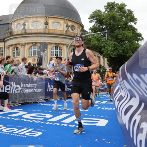 29.06.2025 - hella hamburg halbmarathon Strokosch-Dieckow http://msf.ph/oto/8293631 29.06.2025 10:50:57 Ziel 1466, 1630, 2207, 3654, 3947, 4077, 4839, 5018, 7052, 7369, 8117, 8205, 8261, 8572, 8704, 10215, 10508, 10603, 11551, 12778, 13008, 13687, 14125, 15362, 15395, 15643, 16285, 17221, 18066, 18350 meine-sportfotos.de