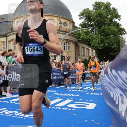 29.06.2025 - hella hamburg halbmarathon Strokosch-Dieckow http://msf.ph/oto/8293638 29.06.2025 10:50:57 Ziel 1466, 1630, 2207, 3654, 3947, 4077, 4839, 5018, 7052, 7369, 8117, 8205, 8261, 8572, 8704, 10215, 10508, 10603, 11551, 12778, 13008, 13687, 14125, 15362, 15395, 15643, 16285, 17221, 18066, 18350 meine-sportfotos.de