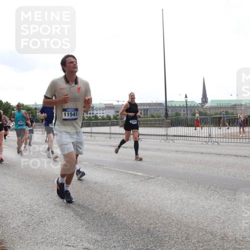 29.06.2025 - hella hamburg halbmarathon Lena Gebhardt http://msf.ph/oto/8293639 29.06.2025 10:36:32 Lombardsbrücke 1637, 6667, 7632, 10, 11541, 1224, 1008, 1010, 1102, 1224, 1775, 1780, 1835, 1948, 2124, 2588, 2870, 3398, 3404, 3428, 3699, 3741, 3877, 4084, 4245, 4326, 4442, 4618, 4762, 4937, 4996, 5012, 5246, 5427, 5540, 5573, 5666, 5747, 5789, 5809, 5919, 6092, 6093, 6156, 6190, 6417, 6667, 6896, 7086, 7111, 7140, 7275, 7575, 7576, 7632, 8356, 8498, 8499, 8530, 8581, 8945, 9115, 9117, 9229, 9295, 9500, 9694, 13265, 15077, 17156, 17807, 18152, 18488 meine-sportfotos.de