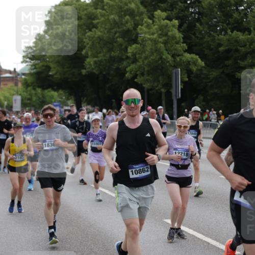29.06.2025 - hella hamburg halbmarathon Jannik Wohlers http://msf.ph/oto/8293641 29.06.2025 10:36:33 Lombardsbrücke 1118, 1253, 1339, 1488, 1490, 1952, 1954, 2552, 3165, 3714, 3873, 3895, 4618, 4762, 4996, 5224, 5538, 5640, 5786, 5789, 6172, 6359, 6804, 7202, 7773, 8007, 8315, 8499, 8758, 8936, 8937, 9054, 9295, 10123, 10487, 10862, 10931, 11246, 11672, 11831, 11843, 11912, 12087, 12184, 12218, 12302, 12463, 12532, 13106, 13165, 13657, 13695, 13970, 13971, 14396, 14695, 15106, 15353, 15475, 15588, 15907, 15972, 15992, 16304, 16309, 16885, 17115, 17349, 17504, 17591, 18482 meine-sportfotos.de