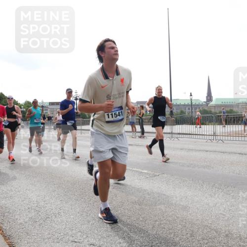 29.06.2025 - hella hamburg halbmarathon Lena Gebhardt http://msf.ph/oto/8293665 29.06.2025 10:36:33 Lombardsbrücke 11637, 7632, 11541, 1098, 1008, 1010, 1102, 1224, 1780, 1835, 1948, 2124, 2552, 2588, 2870, 3398, 3404, 3428, 3699, 3741, 3877, 4084, 4245, 4326, 4442, 4618, 4762, 4937, 4996, 5012, 5246, 5427, 5540, 5573, 5666, 5747, 5789, 5809, 5919, 6092, 6093, 6156, 6190, 6417, 6667, 6896, 7086, 7111, 7140, 7275, 7575, 7576, 7632, 7773, 8356, 8498, 8499, 8530, 8581, 8945, 9115, 9117, 9229, 9295, 9500, 9694, 13265, 15077, 17156, 17807, 18152, 18488 meine-sportfotos.de