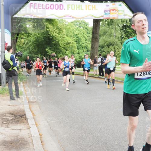 29.06.2025 - hella hamburg halbmarathon MichiJ http://msf.ph/oto/8293696 29.06.2025 10:33:53 Zwischen KM18-KM19 2270, 3477, 5129, 6711, 7204, 7385, 9710, 12808, 13782, 14200, 16286, 16834, 17281 meine-sportfotos.de