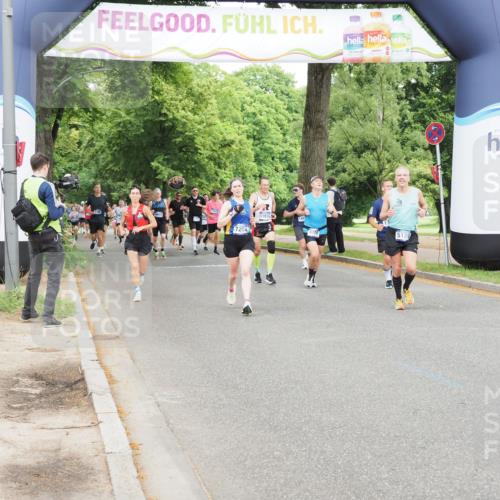29.06.2025 - hella hamburg halbmarathon MichiJ http://msf.ph/oto/8293719 29.06.2025 10:33:53 Zwischen KM18-KM19 2270, 3477, 5129, 6711, 7204, 7385, 9710, 12808, 13782, 14200, 16286, 16834, 17281 meine-sportfotos.de