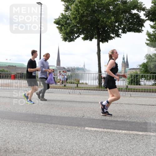 29.06.2025 - hella hamburg halbmarathon Lena Gebhardt http://msf.ph/oto/8293724 29.06.2025 10:21:24 Lombardsbrücke 188, 1028, 1072, 1266, 1401, 1658, 2271, 2383, 2635, 2815, 2956, 2986, 3122, 3161, 3453, 3770, 3813, 3817, 3825, 3826, 4082, 4697, 4786, 5041, 5061, 5122, 5373, 5395, 5412, 5493, 5759, 5767, 5957, 6086, 6103, 6275, 6308, 6844, 7228, 7375, 7522, 7553, 7608, 7612, 7781, 8095, 8286, 8724, 8726, 8844, 8896, 9100, 9108, 9369, 9483, 9499, 9501, 9532, 9624, 10374, 10585, 10602, 10874, 11698, 12175, 12694, 13057, 13508 meine-sportfotos.de