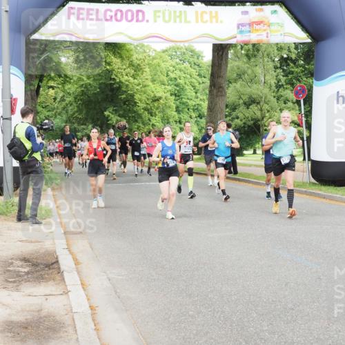 29.06.2025 - hella hamburg halbmarathon MichiJ http://msf.ph/oto/8293731 29.06.2025 10:33:53 Zwischen KM18-KM19 2270, 3477, 5129, 6711, 7204, 7385, 9710, 12808, 13782, 14200, 16286, 16834, 17281 meine-sportfotos.de