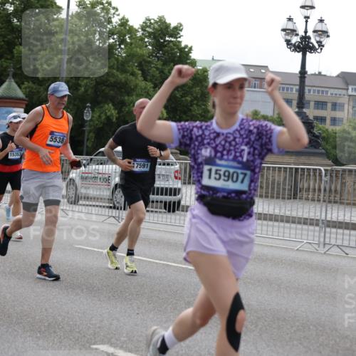 29.06.2025 - hella hamburg halbmarathon Jannik Wohlers http://msf.ph/oto/8293732 29.06.2025 10:36:36 Lombardsbrücke 1118, 1253, 1339, 1488, 1490, 1952, 1954, 2072, 2104, 2552, 3127, 3165, 3714, 3873, 3895, 4996, 5224, 5538, 5640, 5786, 5789, 6172, 6359, 6584, 6804, 7202, 7773, 8007, 8257, 8258, 8315, 8758, 8936, 8937, 9054, 9055, 9295, 10862, 10931, 11246, 11831, 11843, 11912, 12087, 12184, 12218, 12302, 12463, 12532, 13165, 13695, 13970, 13971, 14202, 14396, 14695, 14779, 15106, 15353, 15475, 15588, 15907, 15972, 15992, 16304, 16309, 16782, 16885, 17115, 17349, 17504, 17591 meine-sportfotos.de