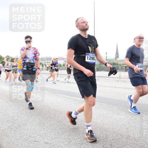 29.06.2025 - hella hamburg halbmarathon Lena Gebhardt http://msf.ph/oto/8293737 29.06.2025 10:55:58 Lombardsbrücke 17166, 5575, 1290, 4896, 1616, 1738, 1873, 1909, 2095, 2793, 3101, 3244, 3257, 3268, 4265, 4354, 4470, 4473, 4836, 4896, 5220, 5222, 5306, 5487, 5575, 5580, 5994, 6055, 6056, 6113, 6257, 6494, 6594, 6968, 7025, 7028, 7516, 7548, 7616, 7969, 8005, 8110, 8305, 8527, 8532, 8533, 8626, 8648, 9435, 9548, 9606, 9614, 9618, 9838, 9857, 9858, 9861, 9865, 9956, 10094, 10436, 10438, 10449, 10559, 10593, 10640, 10740, 10784, 10987, 11903, 11962, 11963, 12695, 12902 meine-sportfotos.de