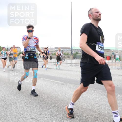 29.06.2025 - hella hamburg halbmarathon Lena Gebhardt http://msf.ph/oto/8293769 29.06.2025 10:55:59 Lombardsbrücke 15289, 61, 5575, 1290, 48, 1616, 1738, 1909, 2095, 2793, 3101, 3244, 3257, 3268, 4083, 4265, 4354, 4470, 4473, 4836, 4896, 5220, 5222, 5306, 5575, 5580, 5994, 6055, 6056, 6113, 6257, 6494, 6594, 6968, 7025, 7028, 7516, 7548, 7616, 7969, 8005, 8110, 8305, 8527, 8532, 8533, 8648, 9435, 9548, 9606, 9614, 9618, 9838, 9857, 9858, 9861, 9865, 9956, 10094, 10436, 10438, 10449, 10559, 10593, 10640, 10740, 10784, 10987, 11903, 11962, 11963, 12695, 12902 meine-sportfotos.de