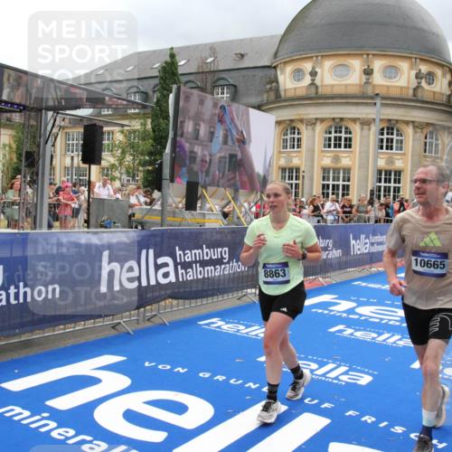 29.06.2025 - hella hamburg halbmarathon Michael Strokosch http://msf.ph/oto/8293793 29.06.2025 10:56:32 Ziel 1583, 3048, 3413, 5744, 6399, 7742, 8542, 8652, 8863, 9622, 10093, 10665, 15407, 15818, 16257, 16261, 17268, 17734, 18746, 18835 meine-sportfotos.de