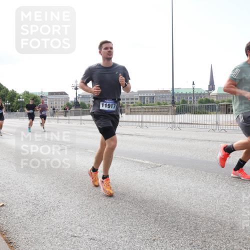 29.06.2025 - hella hamburg halbmarathon Lena Gebhardt http://msf.ph/oto/8293809 29.06.2025 10:11:55 Lombardsbrücke 1062, 1328, 1531, 1790, 1866, 1992, 3363, 4227, 5379, 5605, 7571, 8115, 8807, 8810, 9191, 9428, 9705, 10042, 10409, 10428, 11321, 11507, 11525, 11537, 11581, 11917, 12473, 13171, 13177, 13203, 13542, 13939, 13958, 14008, 14060, 14196, 14384, 15137, 15945, 16976, 17080, 17638, 17774, 17866, 18261, 18278, 18395, 18429, 18655 meine-sportfotos.de